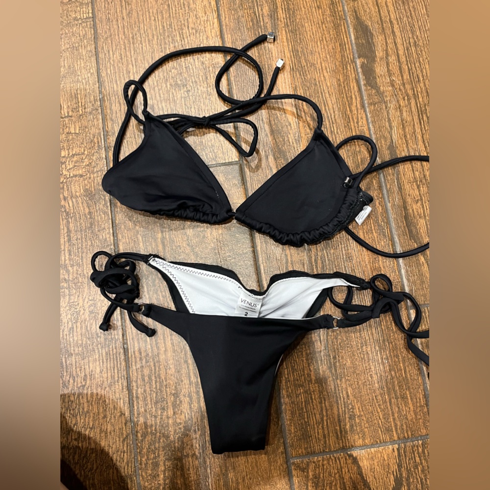 Black Venus bikini